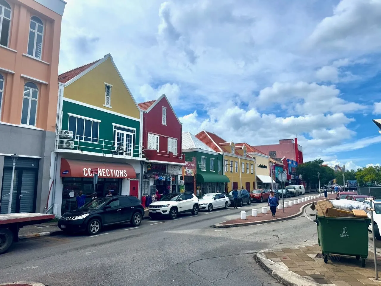 Crystal clear turquoise water at one of Curaçao's famous beaches ideal for world-class diving and snorkeling